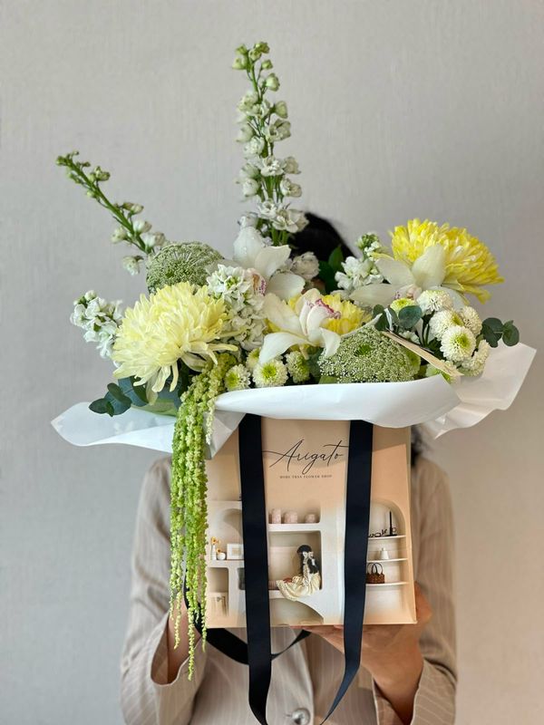 Elegant yellow bag