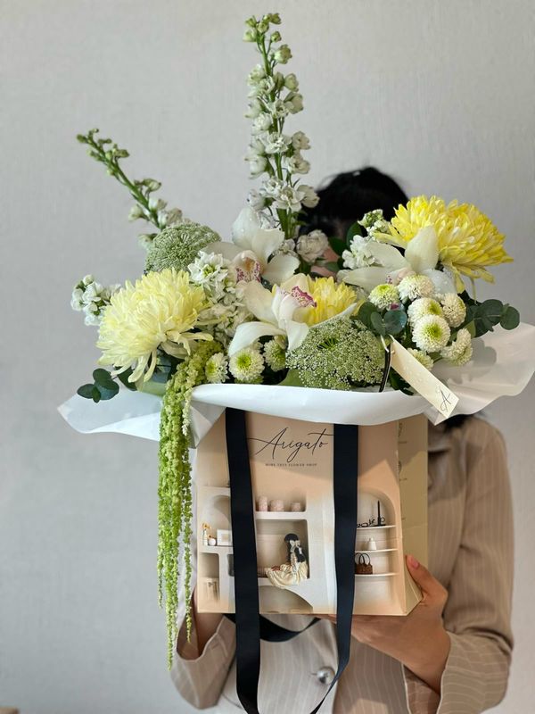 Elegant yellow bag