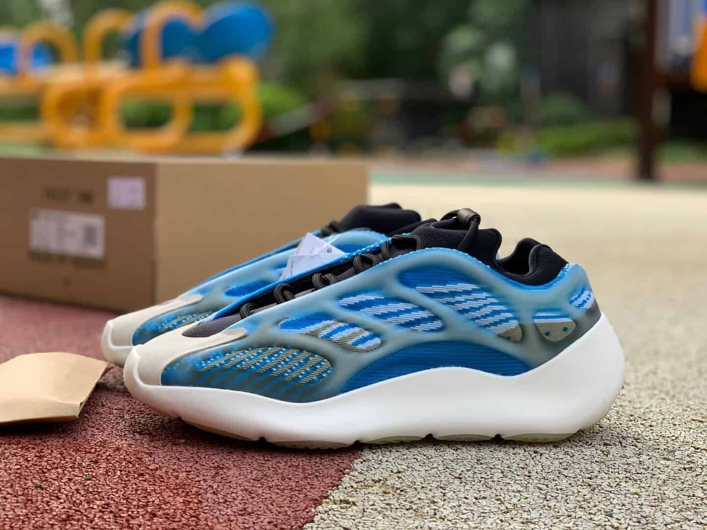 Adidas Yeezy Boost 700 V3 Arzareth