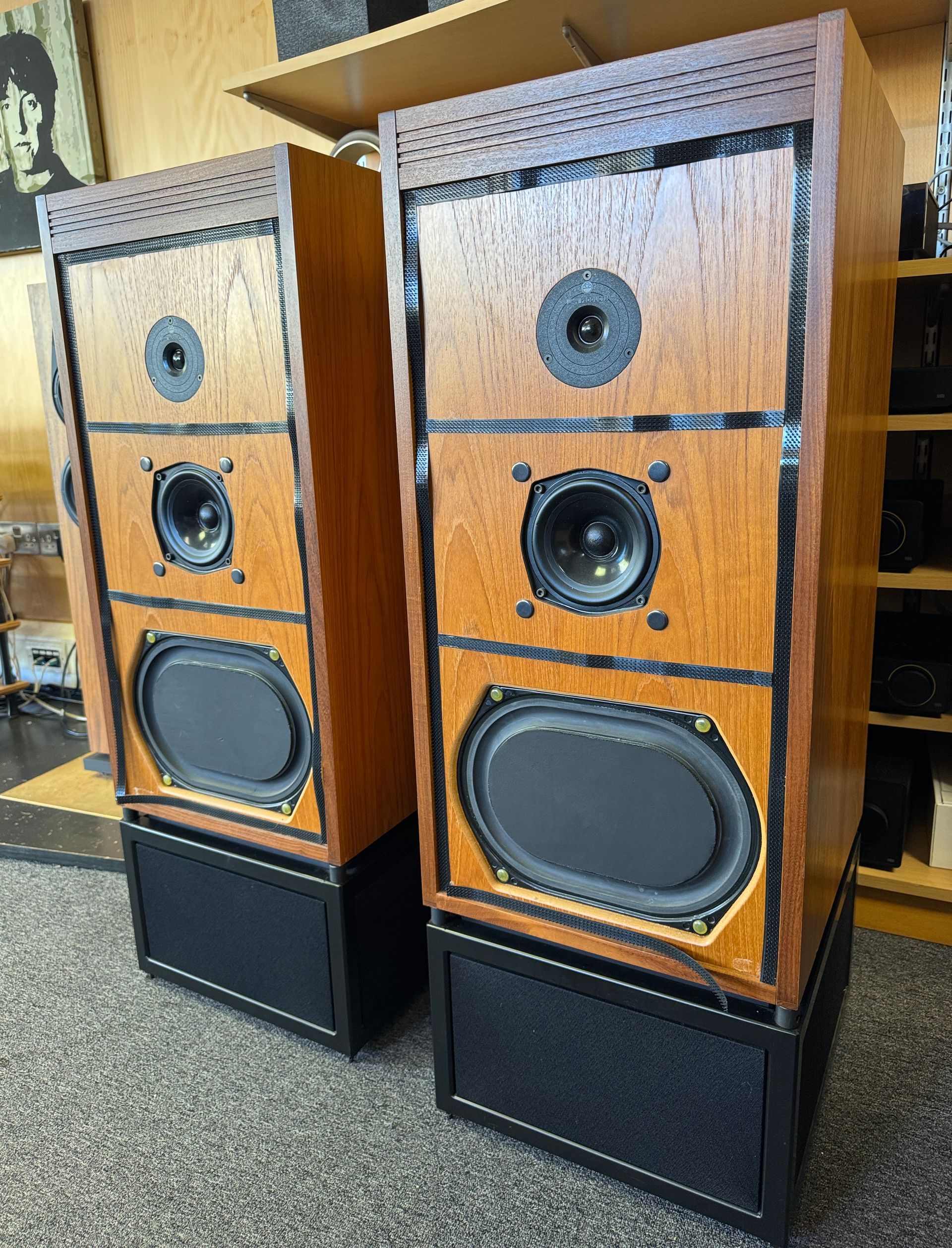 Linn Isobarik Loudspeakers