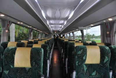 A/Desde Aeropuerto de Cancún a hoteles en Zona 2, traslado privado. Tarifa por Autobús. Capacidad 50 pasajeros.