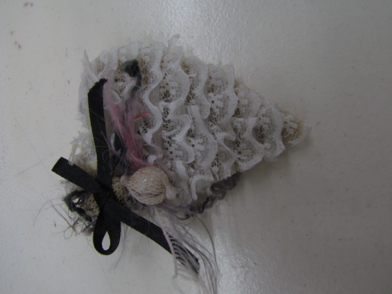 Lace & pearl heart brooch