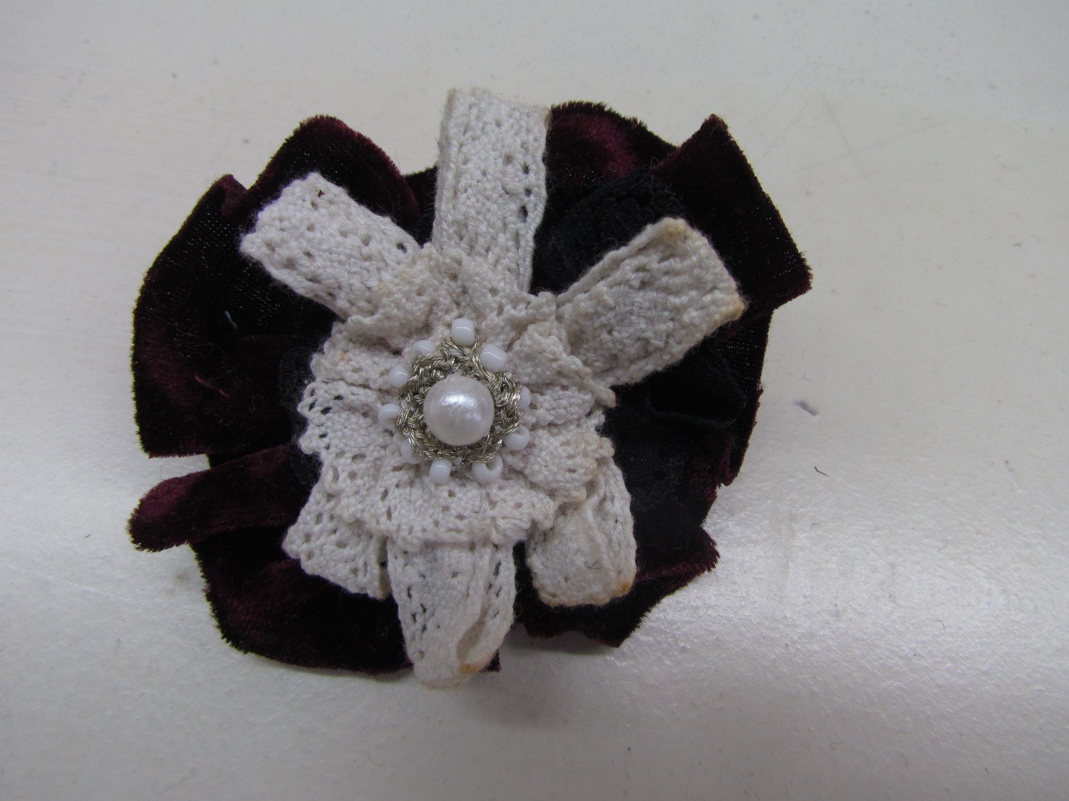Wine velvet brooch