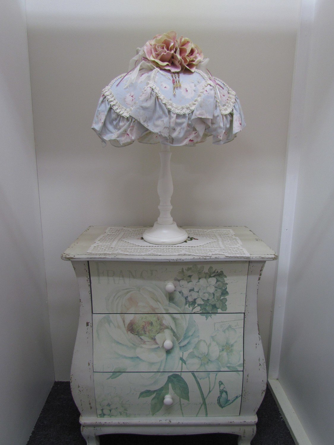 Beautiful shabby chic floral lamp