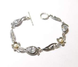 Pearls & Cubic Zirconia Bracelet Pearls & Cubic Zirconia Bracelet