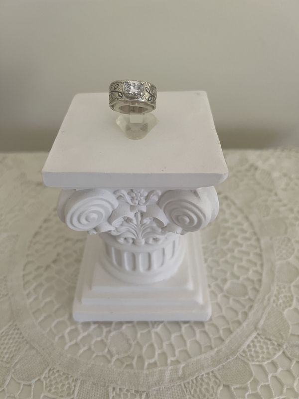 Cubic Zircon Embossed Ring Cubic Zircon Embossed Ring