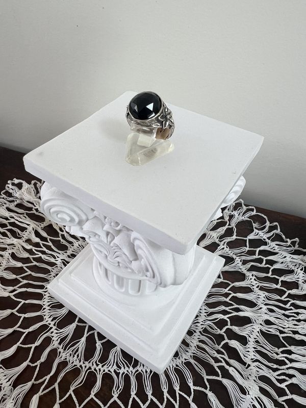 Solitaire Smooth Onyx Cut Ring Solitaire Smooth Onyx Cut Ring