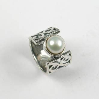 Pearl Ring Pearl Ring
