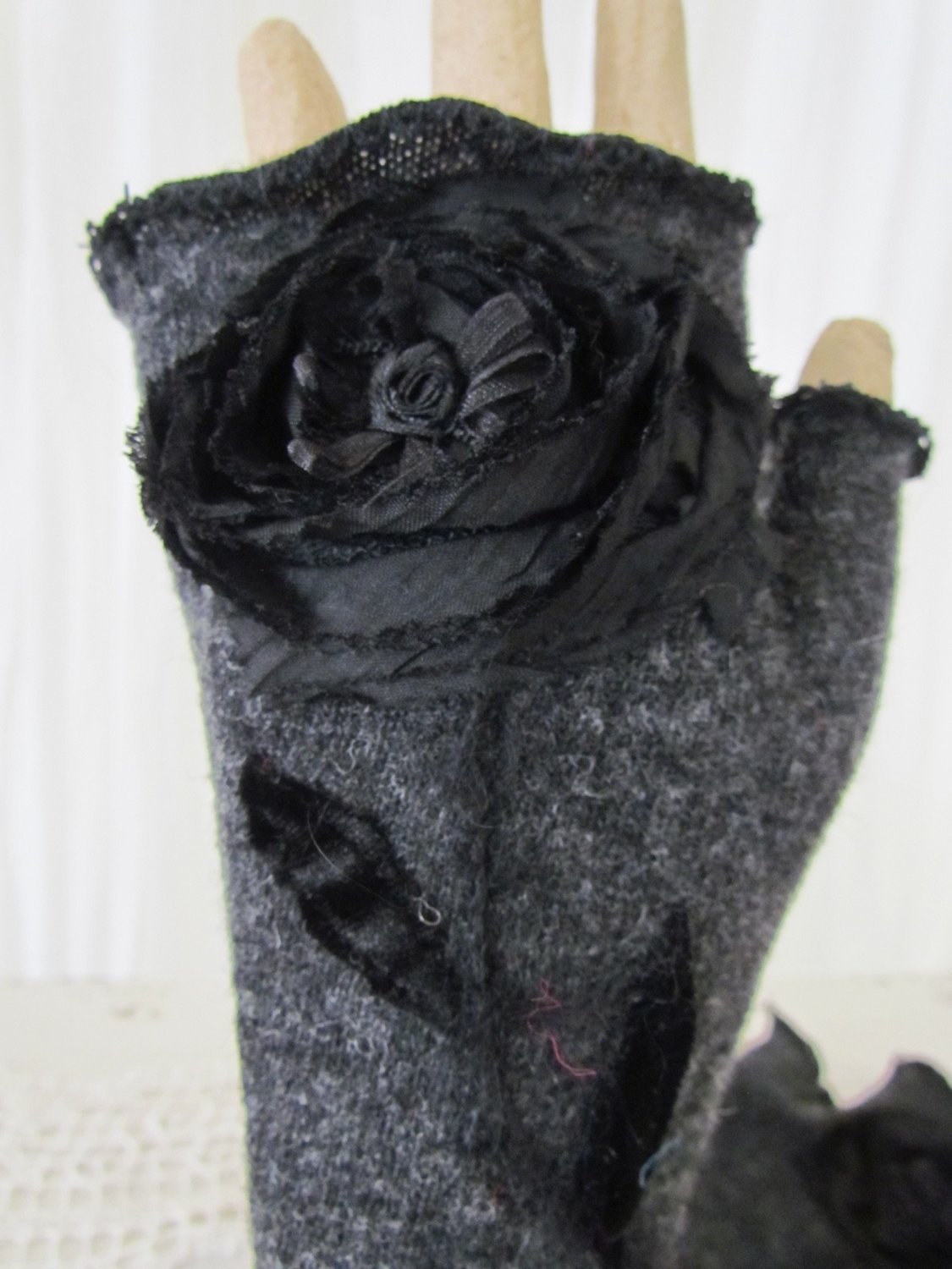 Charcoal wool gloves
