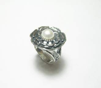Pearl Flower Ring