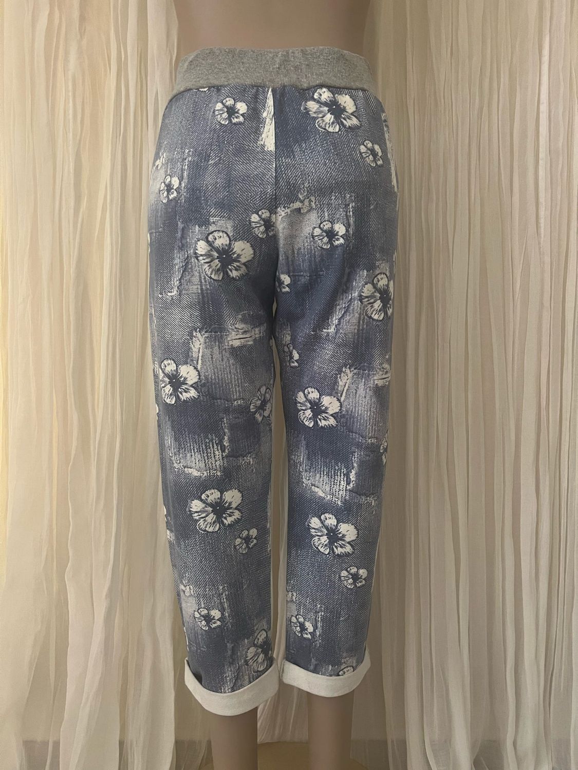 Light Daisy Floral Stretch Pant