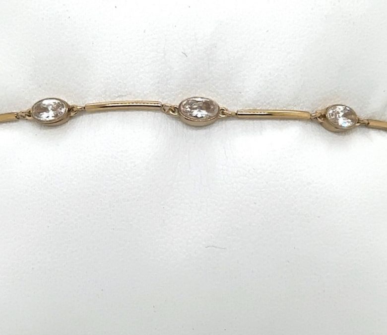 Vogue Oval White &amp; Gold Bracelet