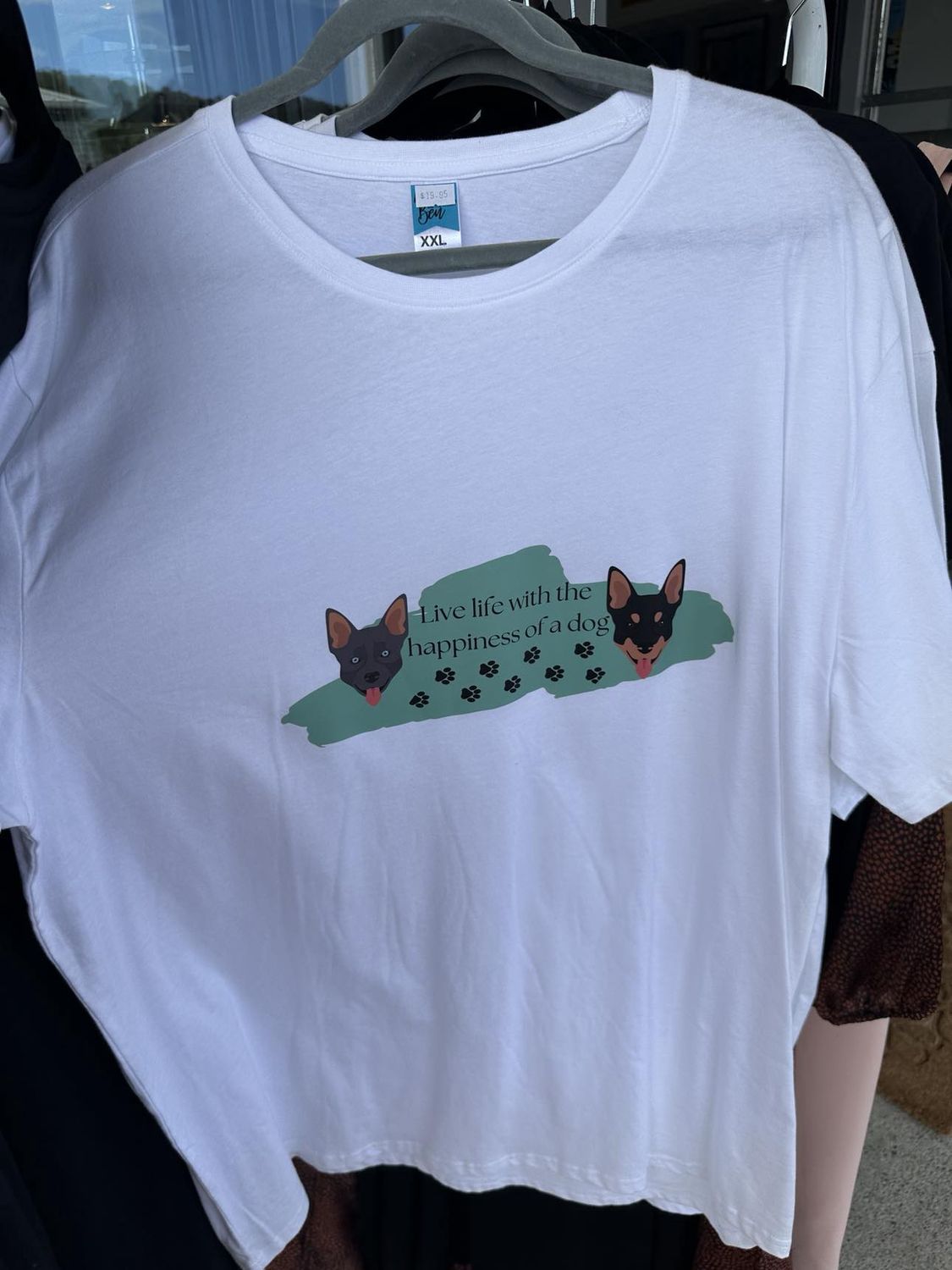 &#39;Live life with the happiness of a dog&#39; T-shirt
