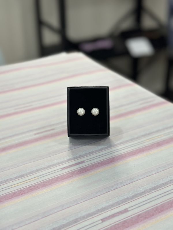 Pearl Button Studs (white)