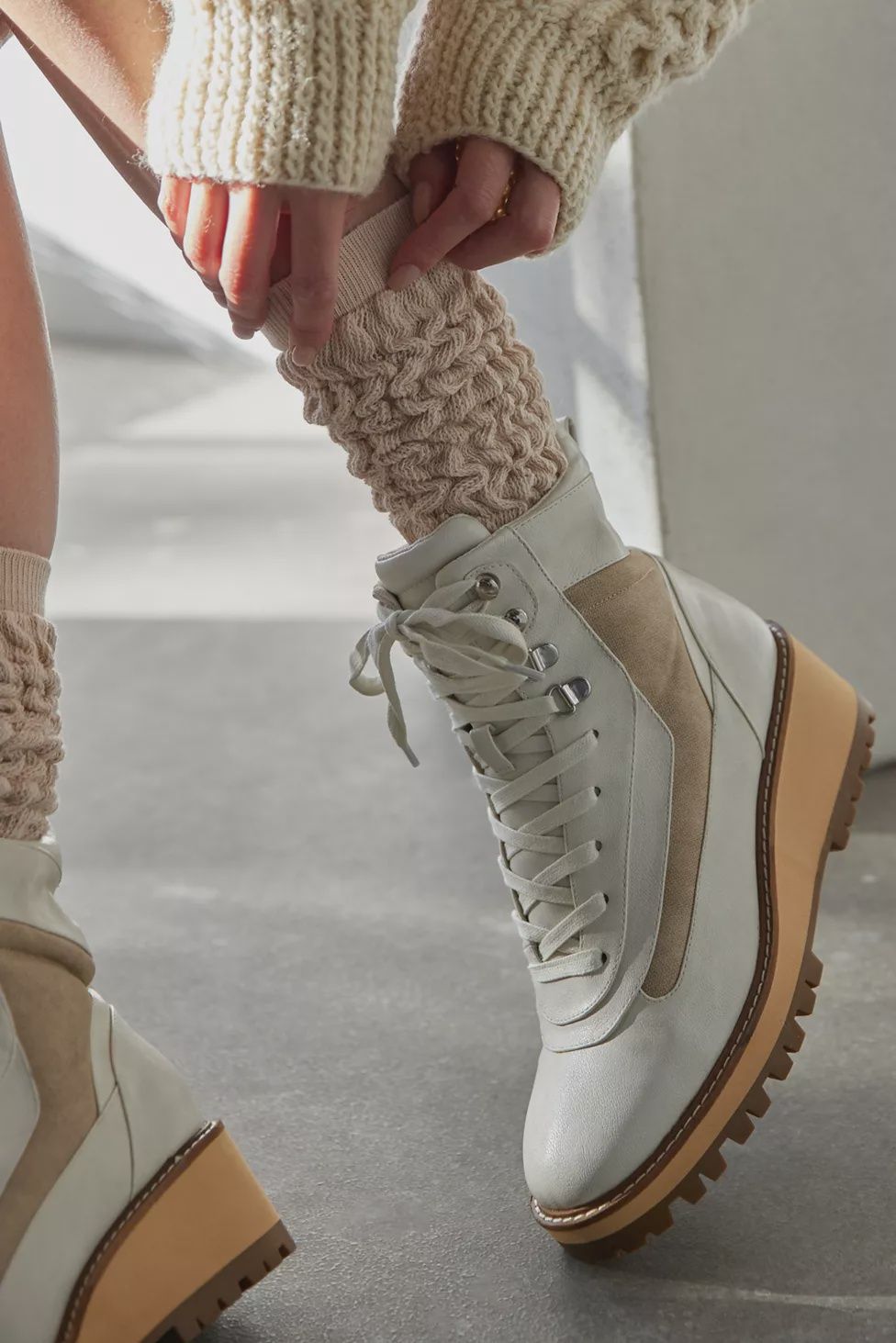 SUMMIT HIKING BOOT - BONE