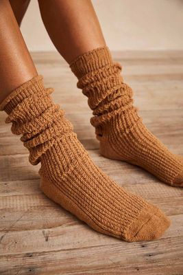 STAPLE SLOUCH SOCKS - CAMEL