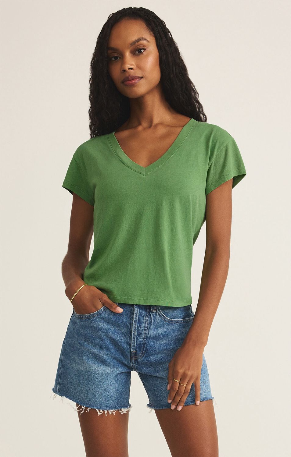 MODERN V NECK TEE - LAWN