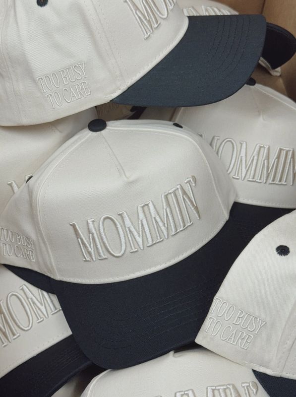 MOMMIN TRUCKER HAT - BLACK