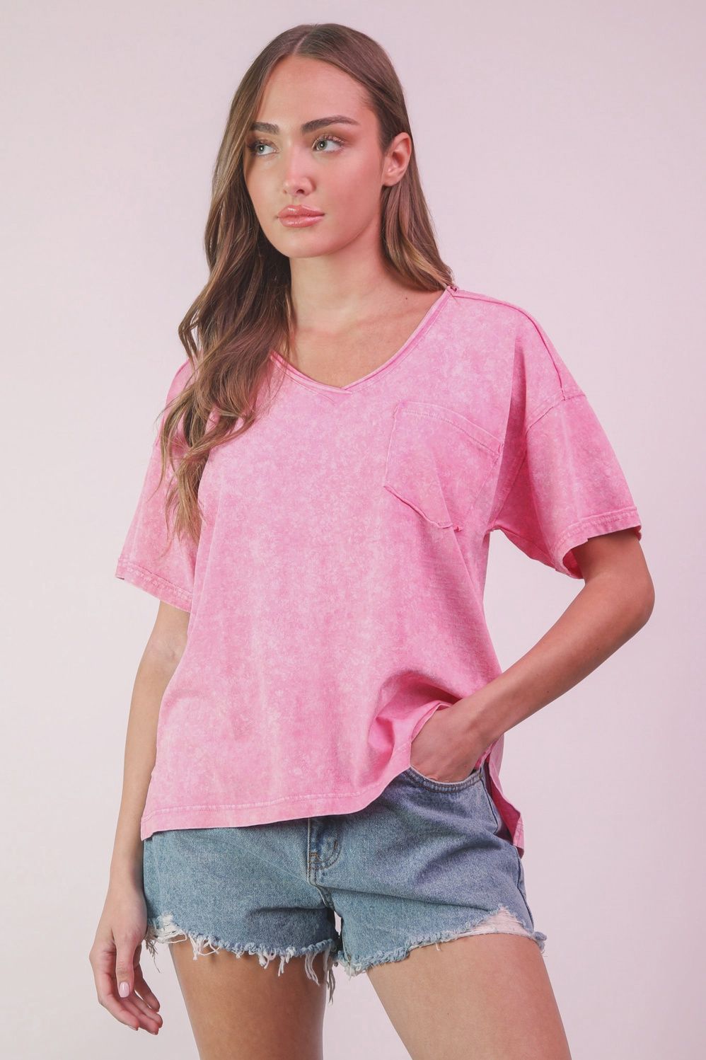 MINERAL WASHED V-NECK TEE - PINK