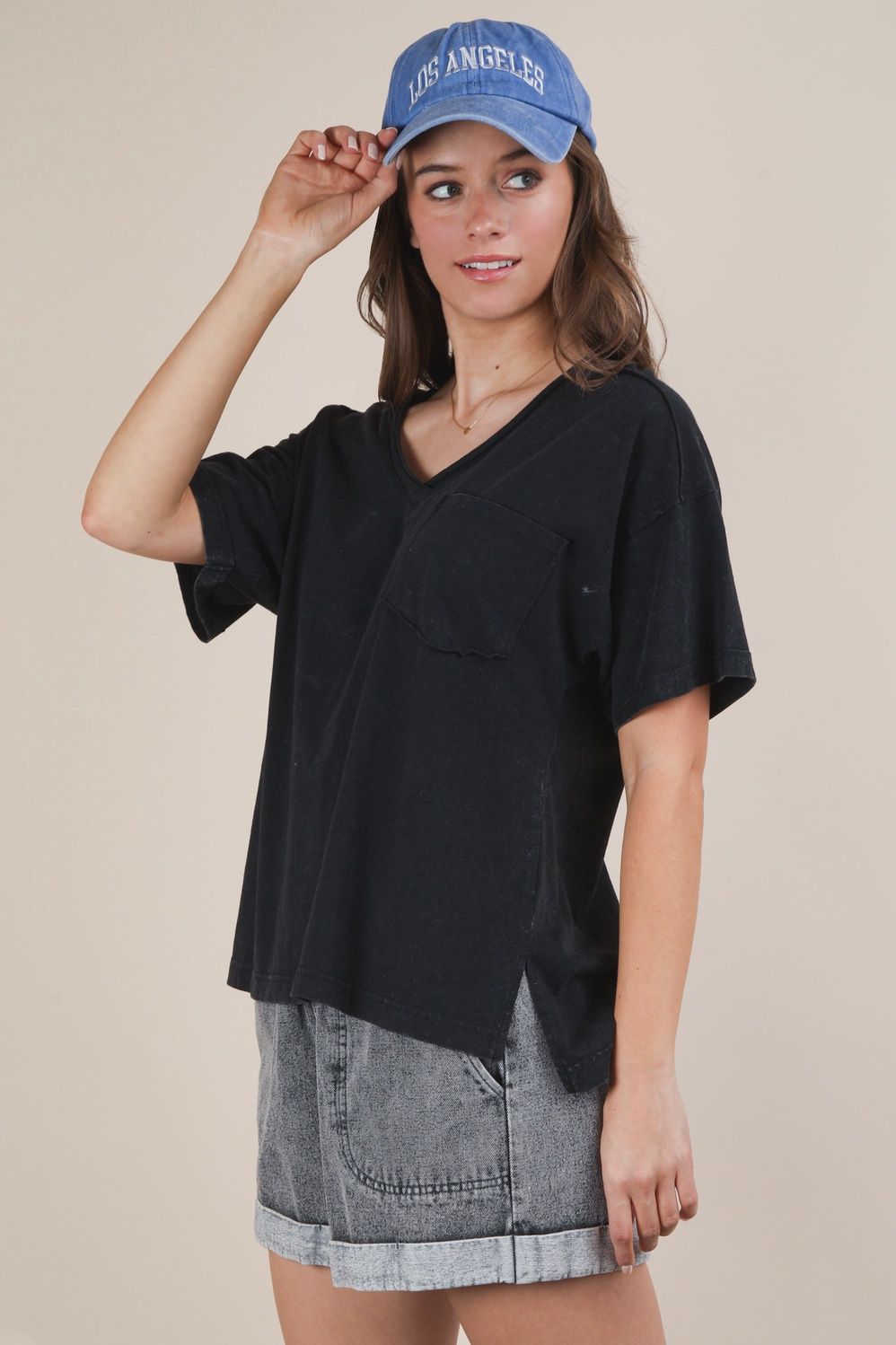 MINERAL WASHED V-NECK TEE - BLACK