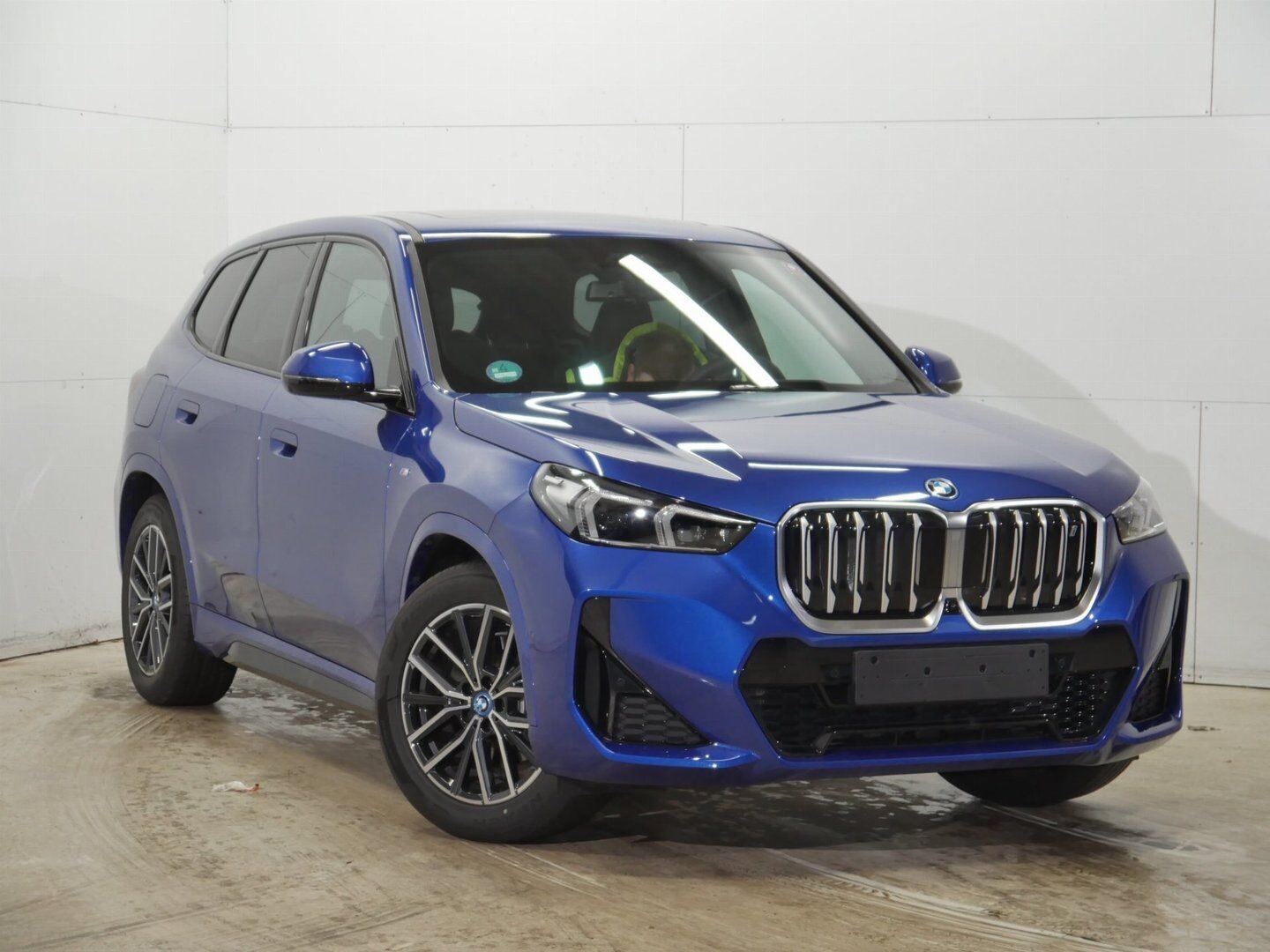 BMW iX 1 xDrive 30 BLUE METALLIC (LHD) 02/2023