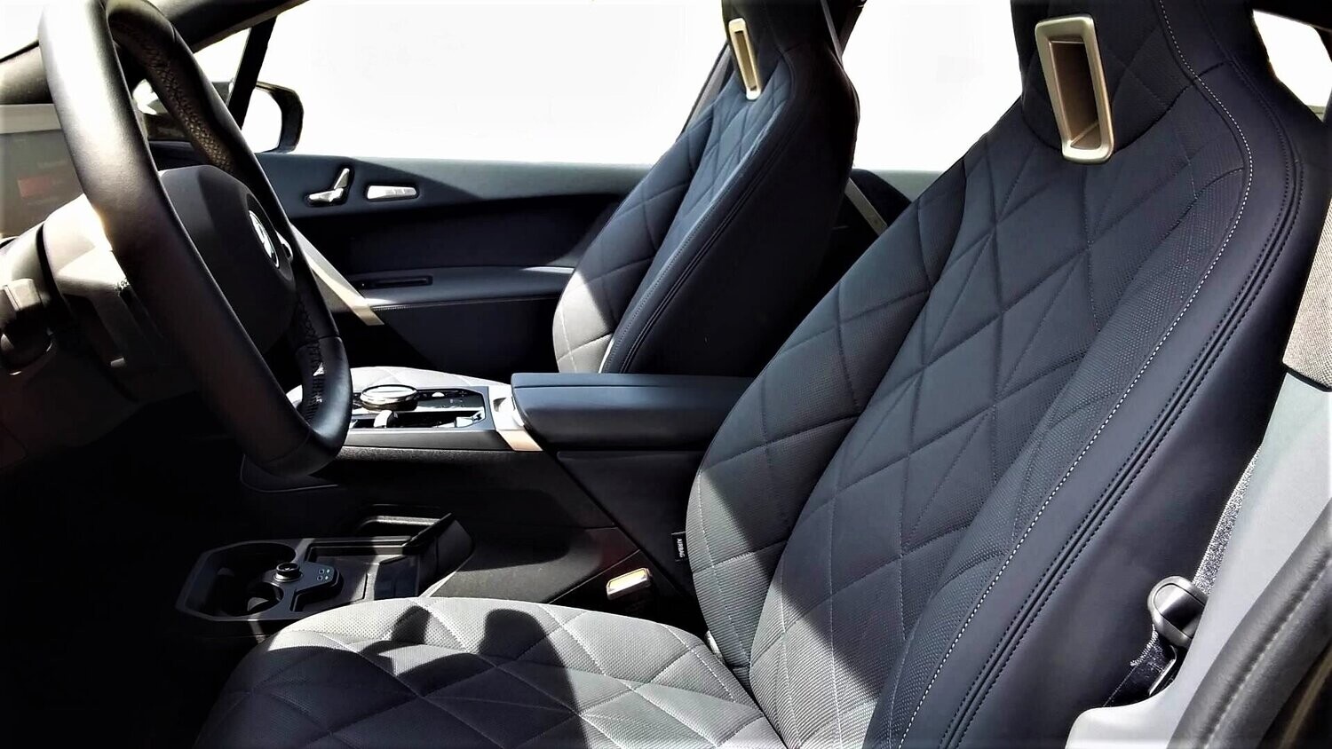 BMW iX 40 xDrive SOPHISTO GREY METALLIC (LHD) 12/2021