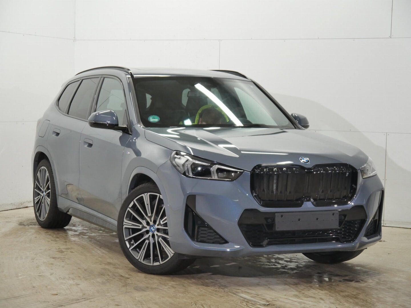 BMW iX 1 xDrive 30 GREY METALLIC (LHD) 02/2023 BMW iX 1 xDrive 30 GREY METALLIC (LHD) 02/2023
