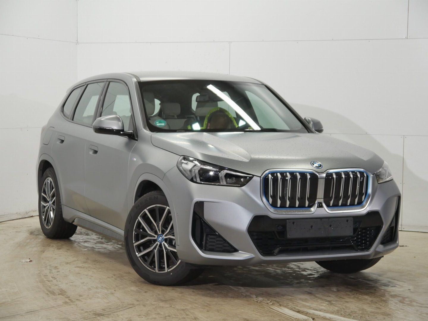 BMW iX 1 xDrive 30 FROZEN DEEP GREY METALLIC (LHD) 02/2023