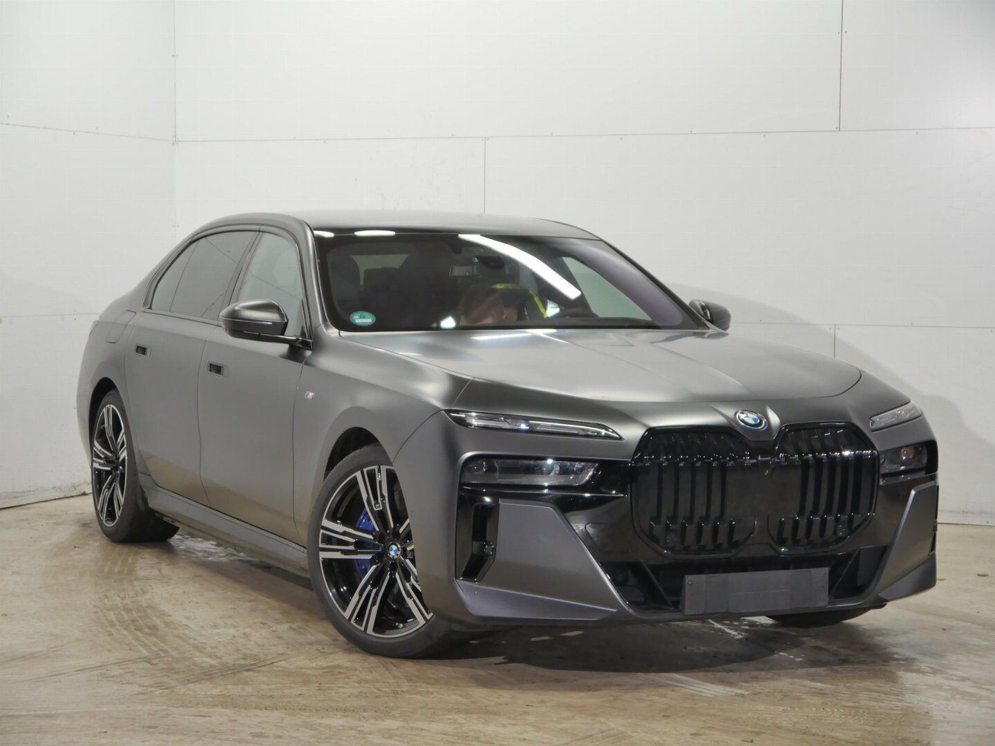 BMW i7 60 xDrive eDrive (LHD) FROZEN DEEP GREY METALLIC 01/2023