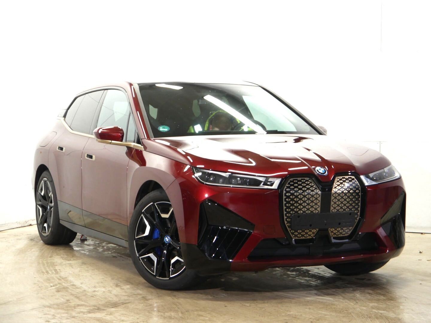 BMW iX xDrive 50 AVENTURINO-RED METALLIC (LHD) 04/2023