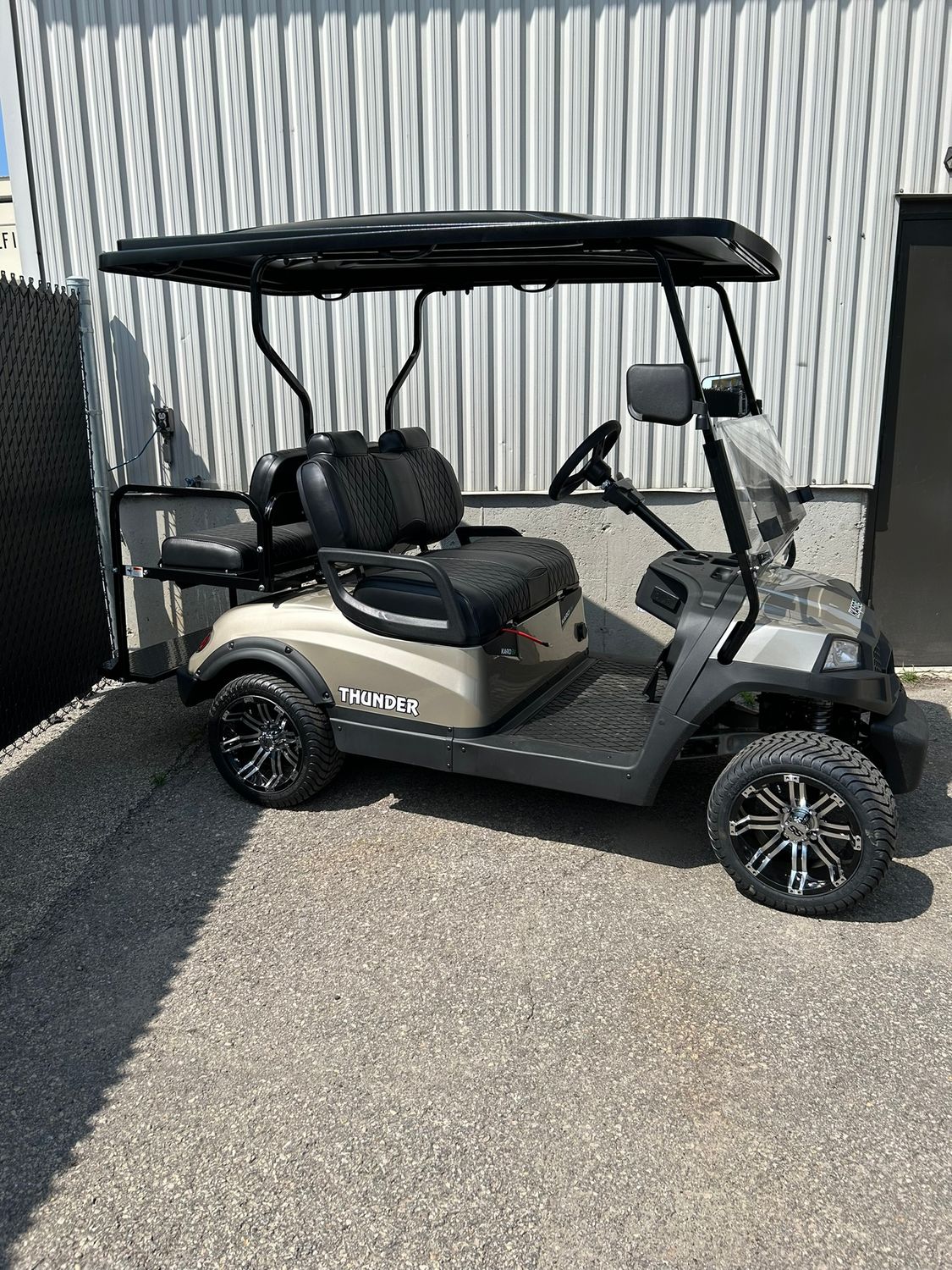 Karo Thunder champagne 2025 Karo Thunder champagne 2025