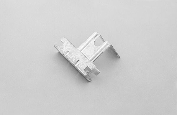 GANCIO ORTOGONALE SERIE “PLUS” PER PROFILO DA SOFFITTO 27/50 MM - BORDI ARROTONDATI conf. 100 pezzi
