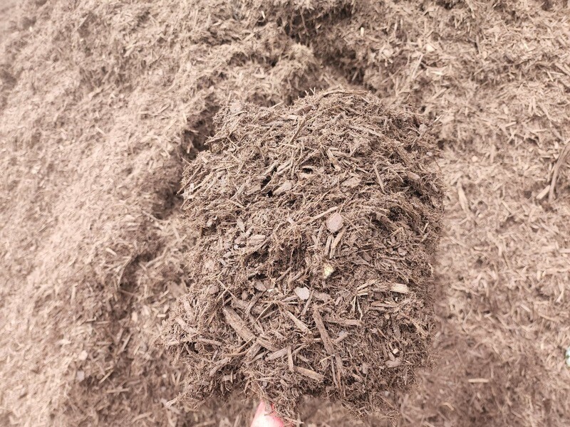 Walnut Colorized Hardwood Mulch 1 Yard