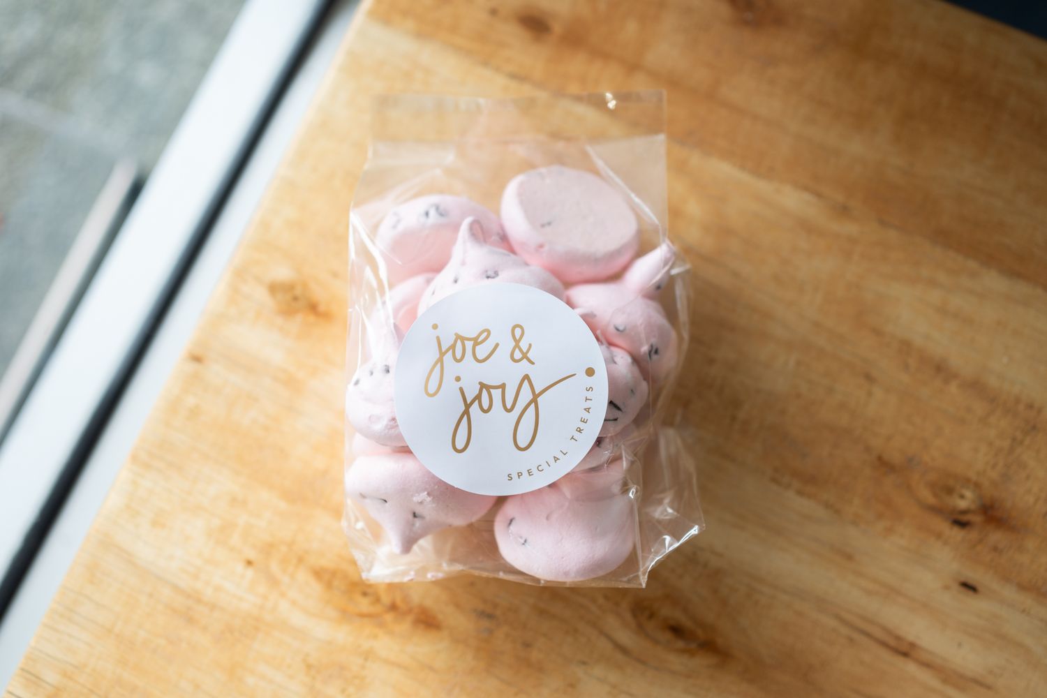 Cranberry &amp; Chocolate Meringues