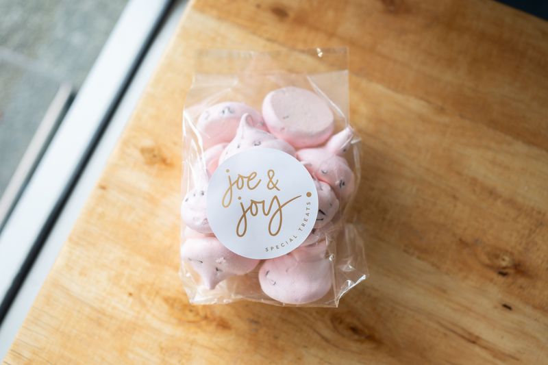 Cranberry &amp; Chocolate Meringues