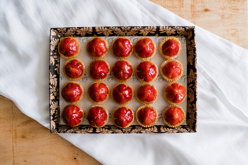 Strawberry Tart Mini (available Nov - March)