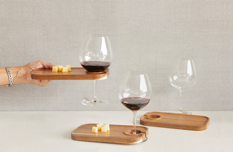 Acacia Board with Wine Glass Holder Natural