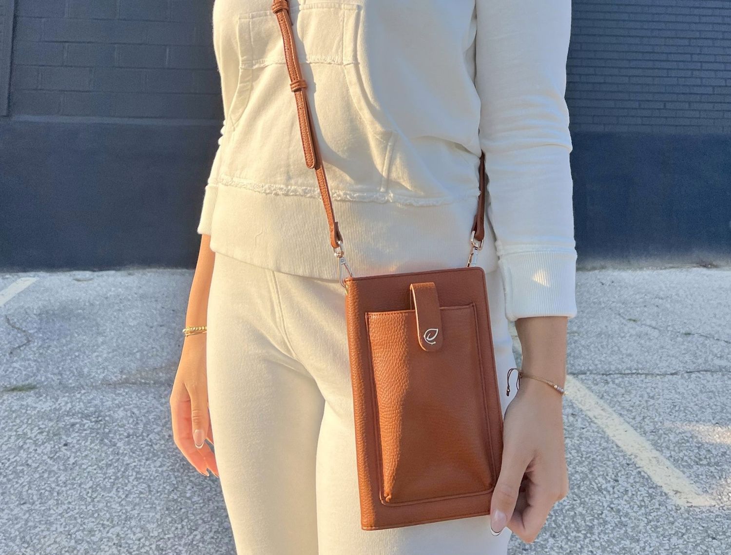 Cora ismart pocket crossbody - Carmel