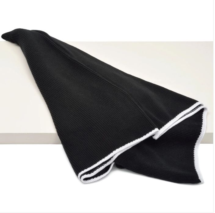 Ari Throw - black
