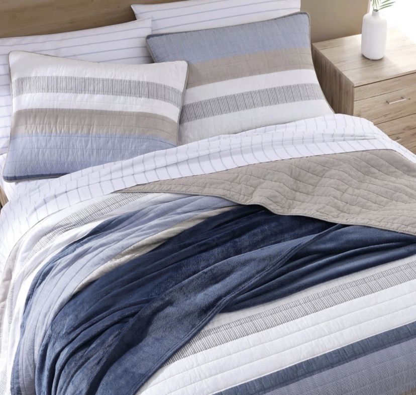 Cozy Line Queen Quilt