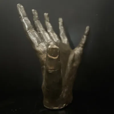 AI was here : Realistic hand number 9