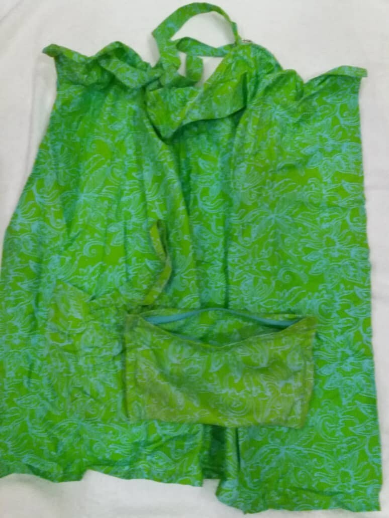 Tiny Tapir Nursing cover Green with bag & pocket.