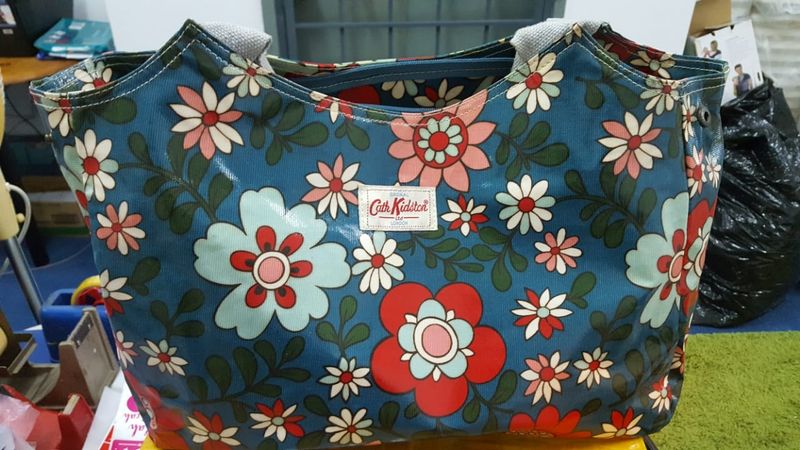 EVERYDAY SALE. 1x Baby Essential Carrying bag. A must have for all New Moms &amp; Newborn Babies. FREE 2x Teething bling.
