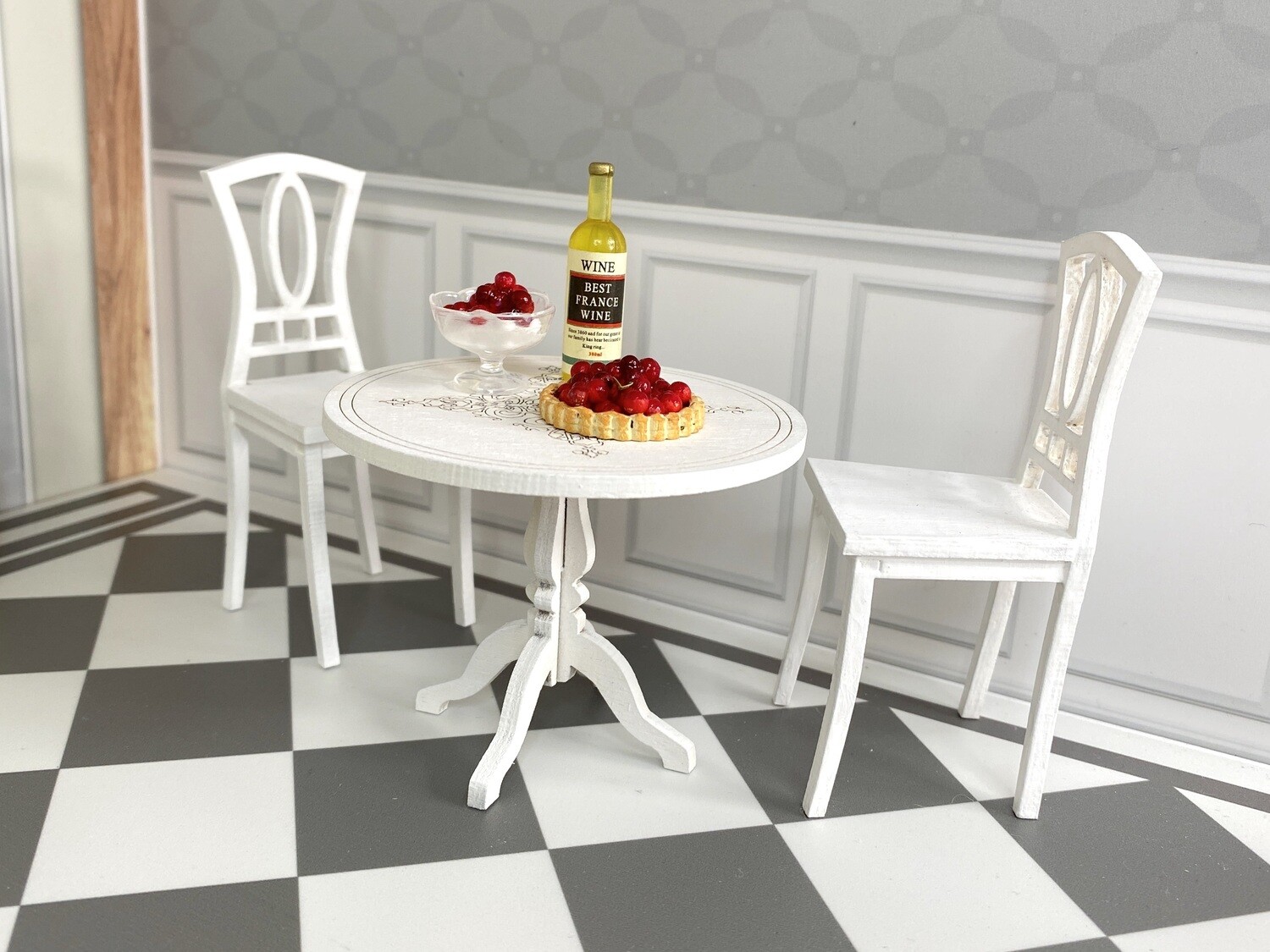 Little Bistro Table – 1/12 scale Dollhouse DIY kit