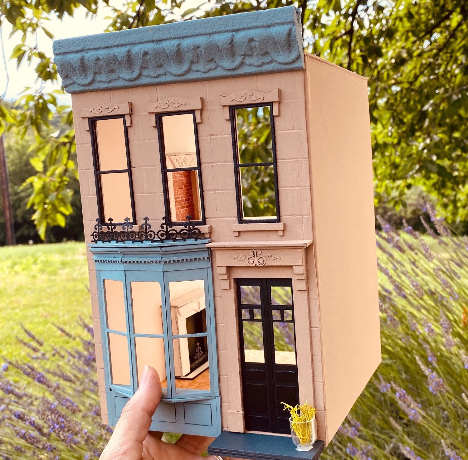 Brownstone Townhouse - 1/24 scale (half inch scale) DIY Kit