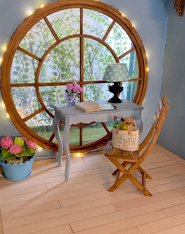 Classic Ladies&#39; Designer-Style Desk – 1/6 scale DIY Kit