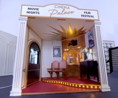The Movie Theatre Cinema Palace Roombox – DIY kit – 1/12 scale