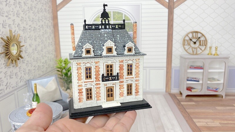 Petite Chateau Dolls' Dollhouse– 1/144 scale