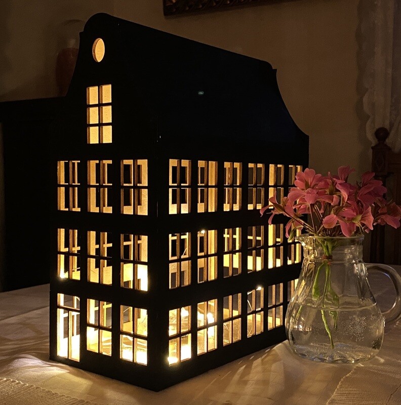 Hanseatic Miniature House Lantern –  unpainted kit with LED lights