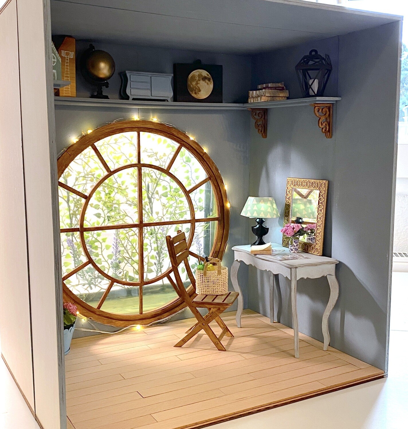 The Doll Loft 1/6 scale DIY kit – dollhouse fantasy roombox in 2 variants